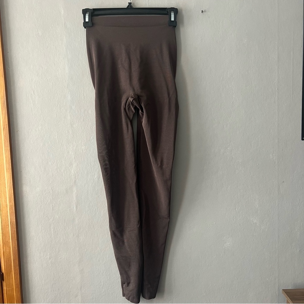 SKIMS Espresso Sheer Sculpt Low Back Cropped Leggings Size XXS NWT